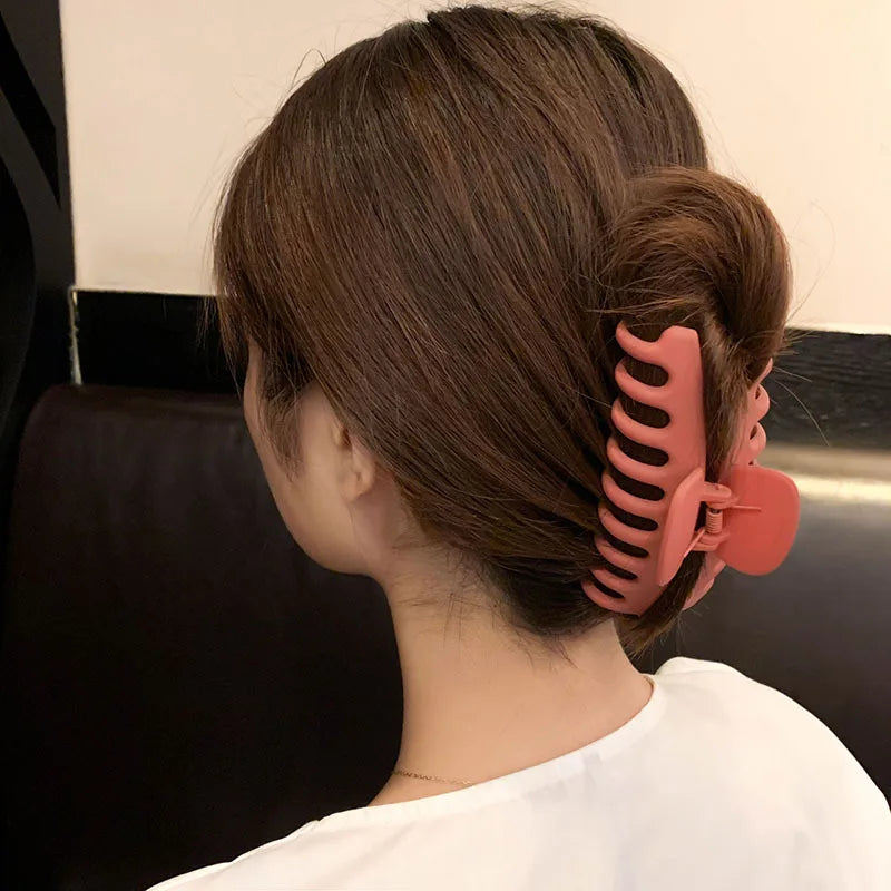 Lustraus Matte Claws – Elegant Oversized Hair Clips
