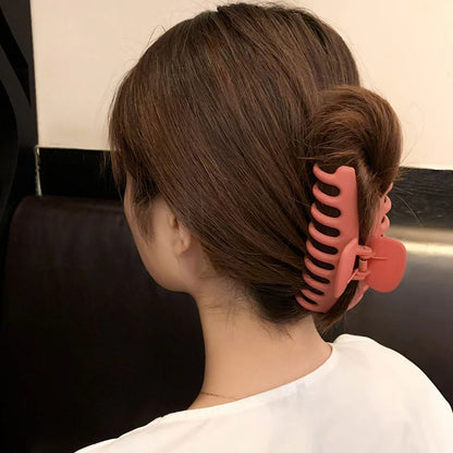 Lustraus Matte Claws – Elegant Oversized Hair Clips