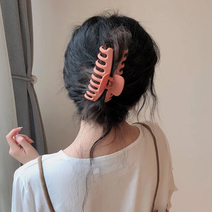 Lustraus Matte Claws – Elegant Oversized Hair Clips