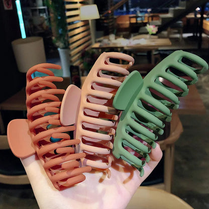 Lustraus Matte Claws – Elegant Oversized Hair Clips